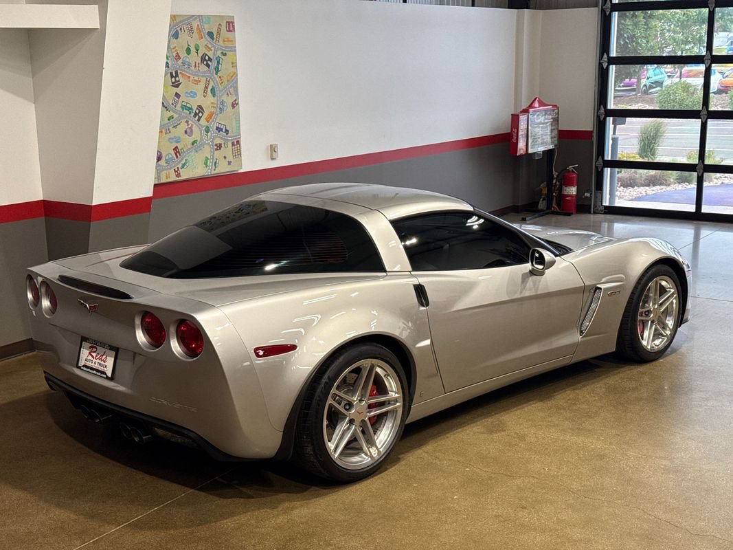 Used 2007 Chevrolet Corvette Z06 w/ Preferred Equipment Group RWD image 29