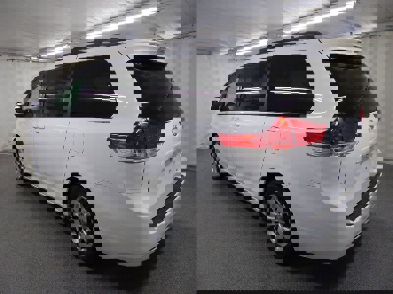 Used 2014 Toyota Sienna LE image 5