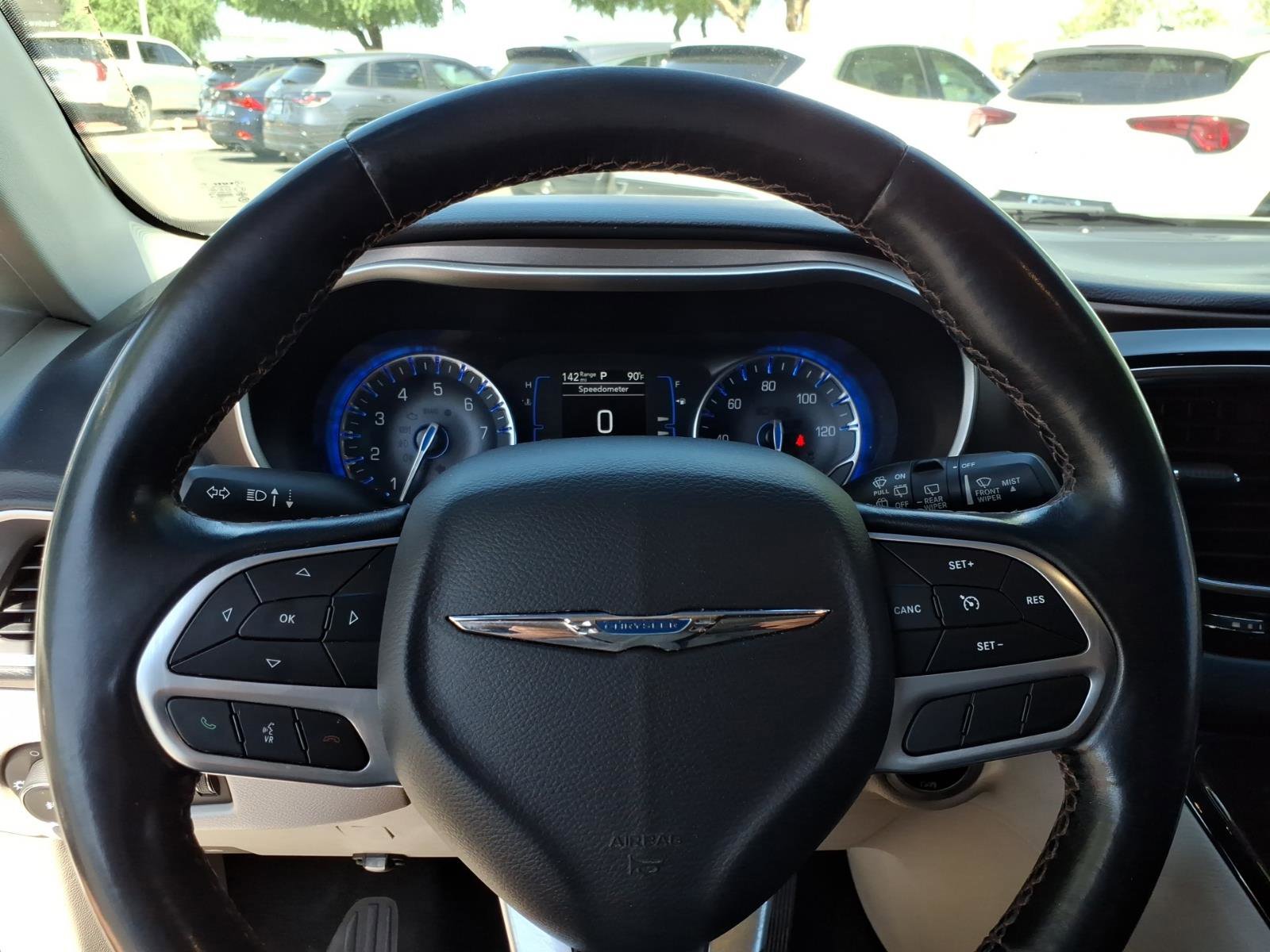 Used 2019 Chrysler Pacifica Touring-L image 18