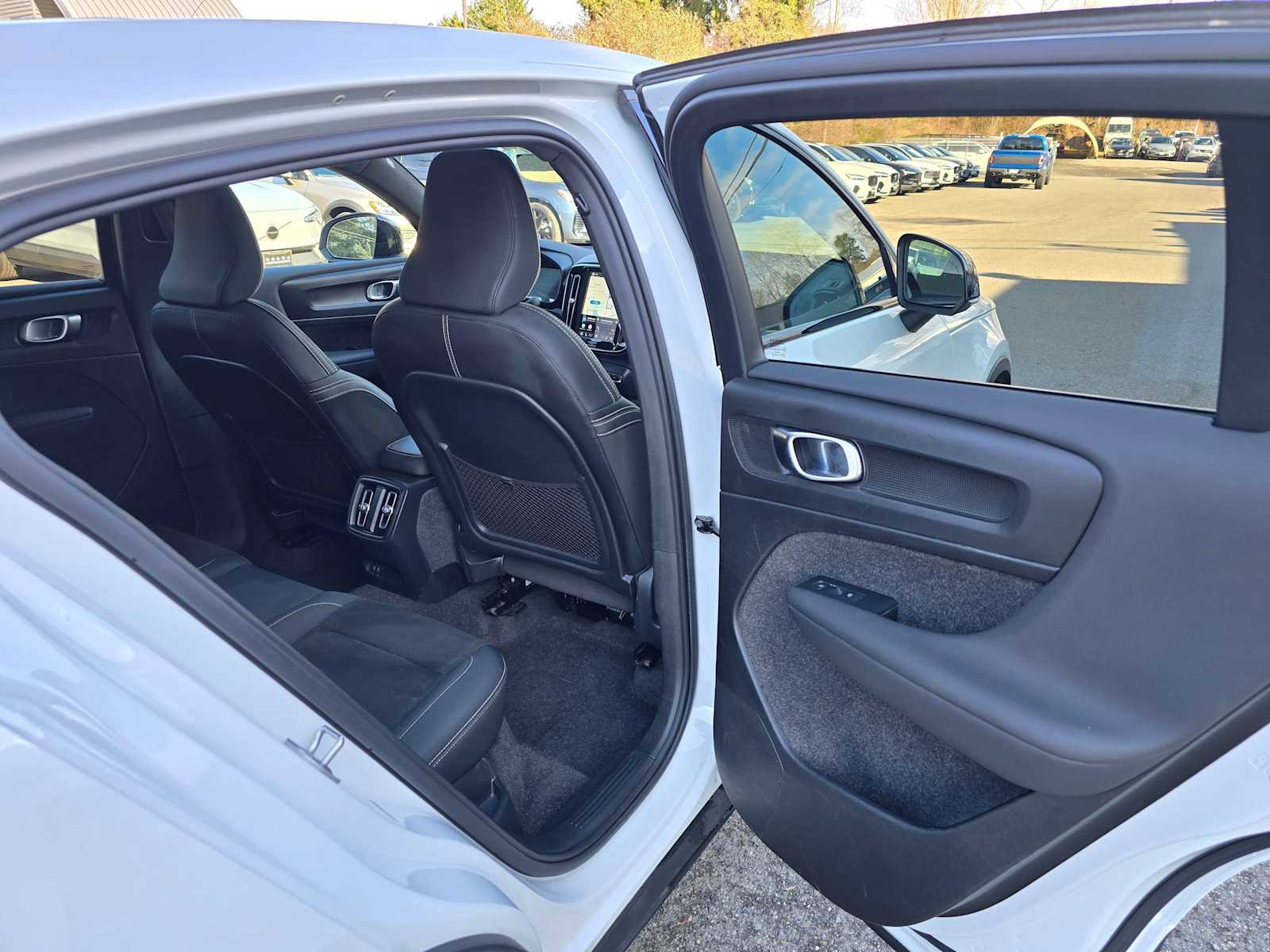 Certified 2023 Volvo C40 P8 Recharge Plus image 13