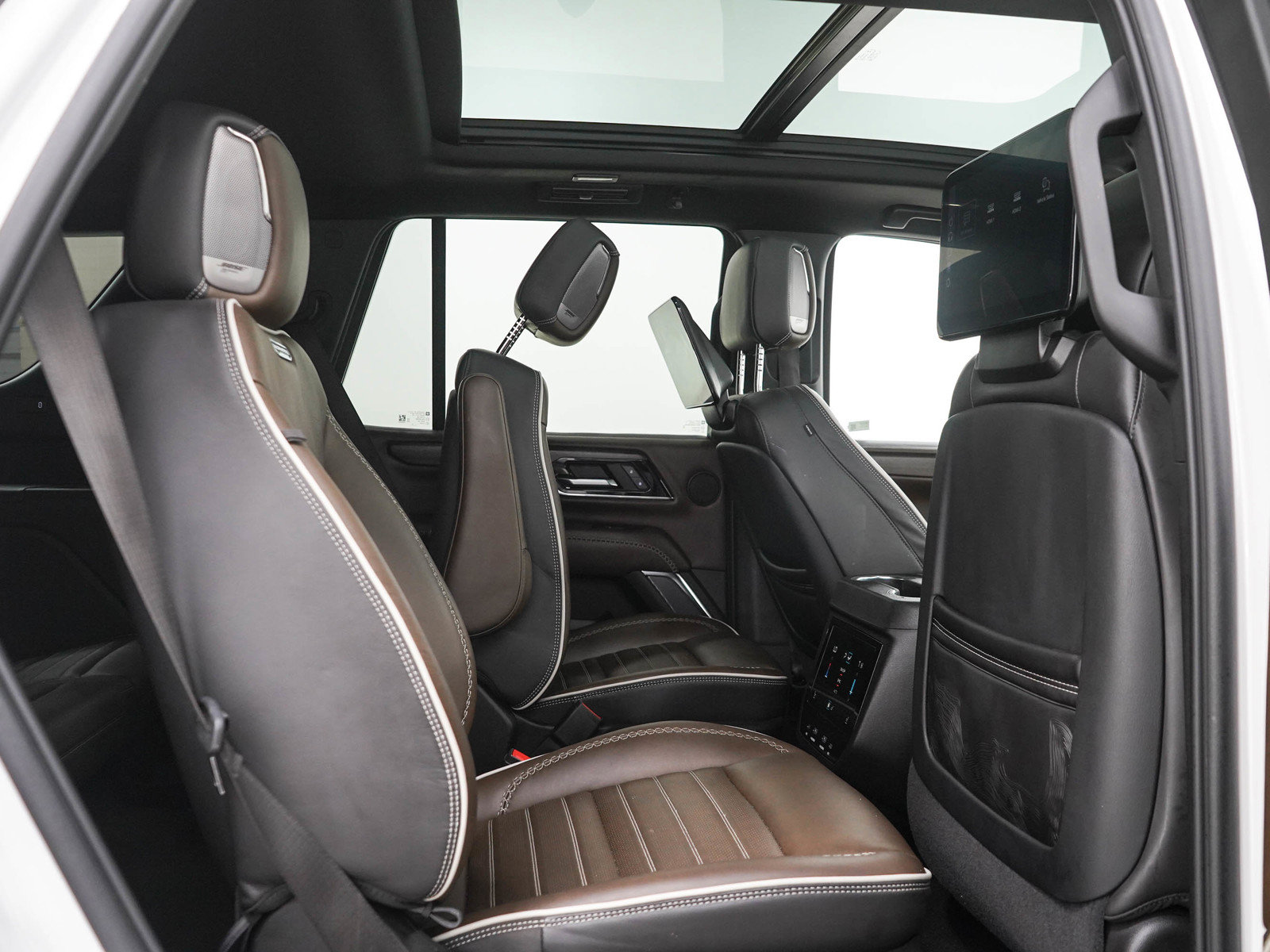 Used 2025 GMC Yukon Denali Ultimate AWD/4WD image 14