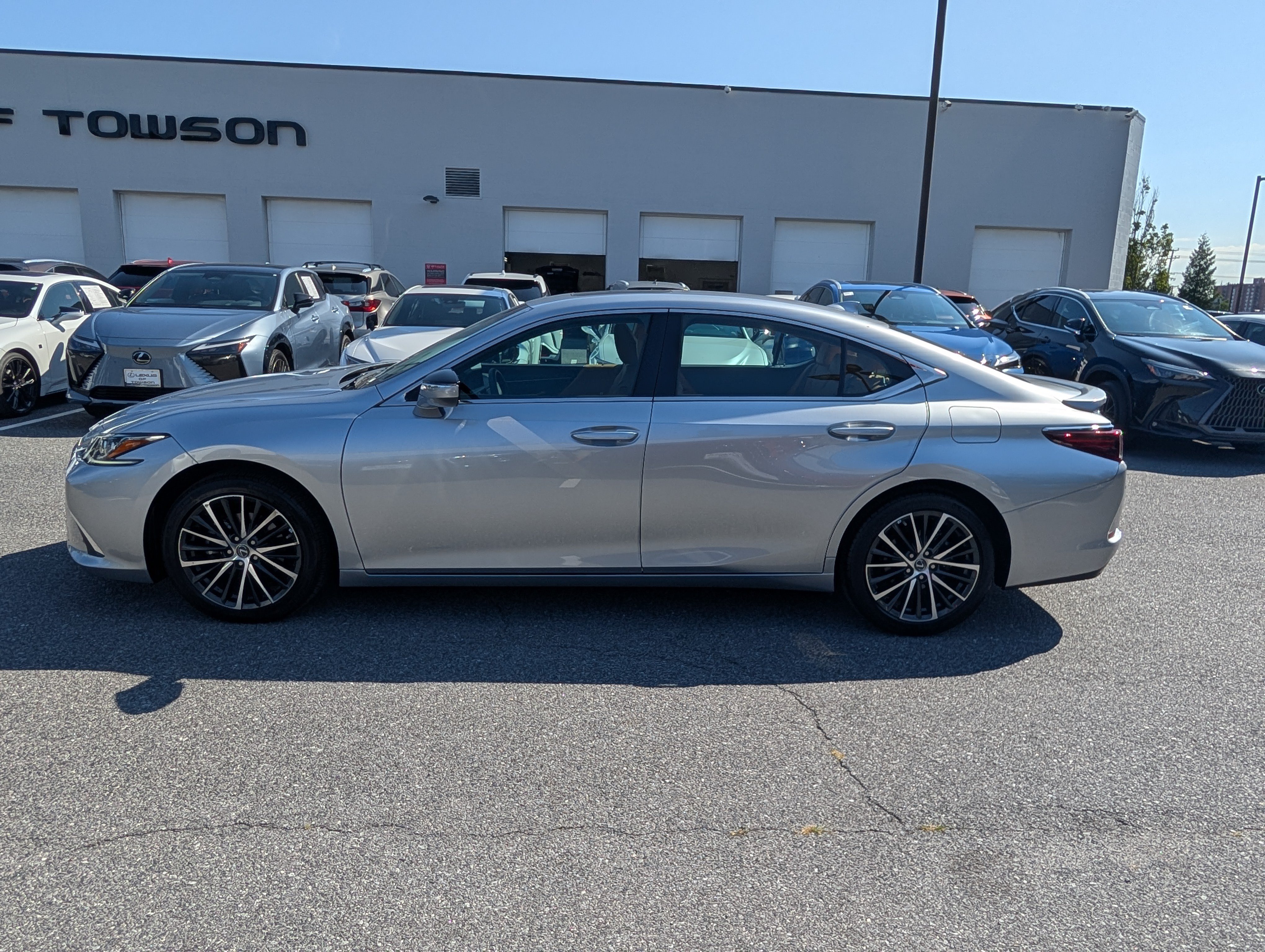 Certified 2024 Lexus ES 350 w/ Premium Package FWD image 6