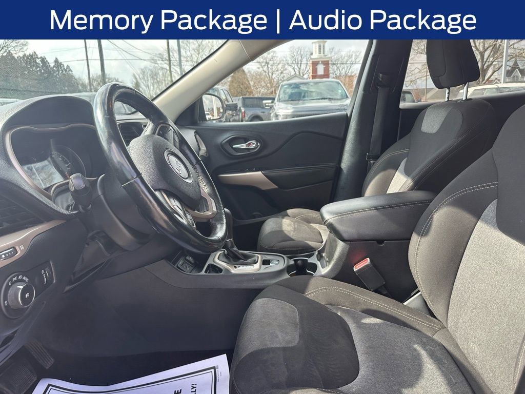 Used 2018 Jeep Cherokee Latitude w/ Cold Weather Group image 8