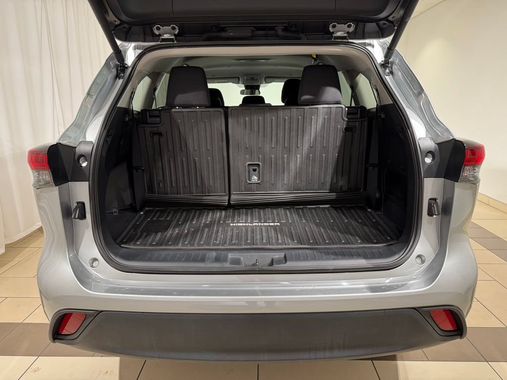 Certified 2025 Toyota Highlander LE AWD/4WD image 11
