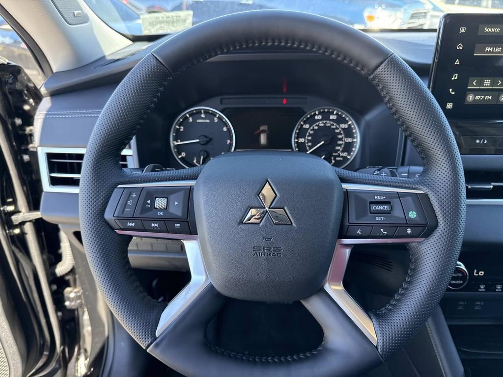 New 2026 Mitsubishi Outlander SE image 40