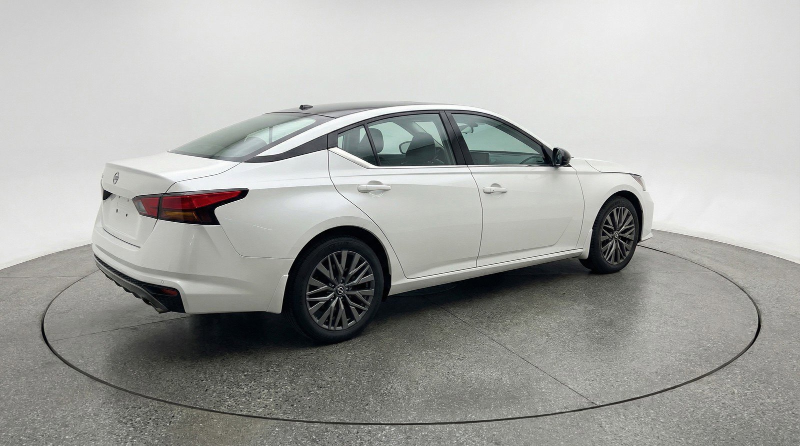 Used 2025 Nissan Altima 2.5 SV image 9
