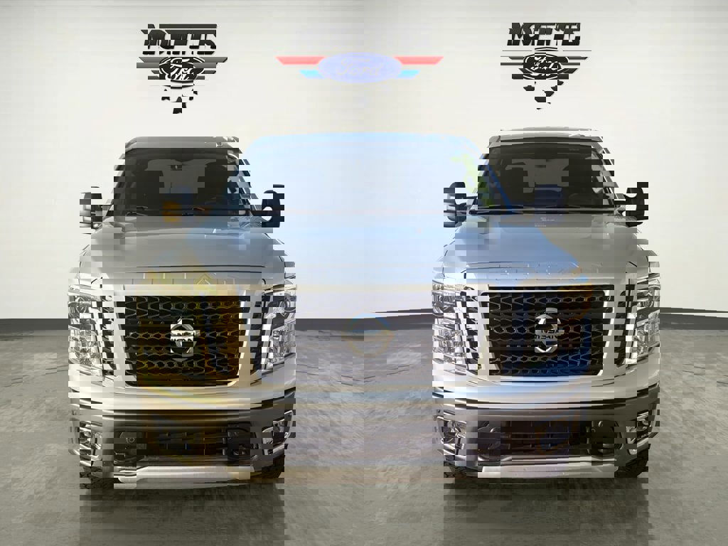 Used 2019 Nissan Titan PRO-4X w/ Pro-4x Convenience Package image 2