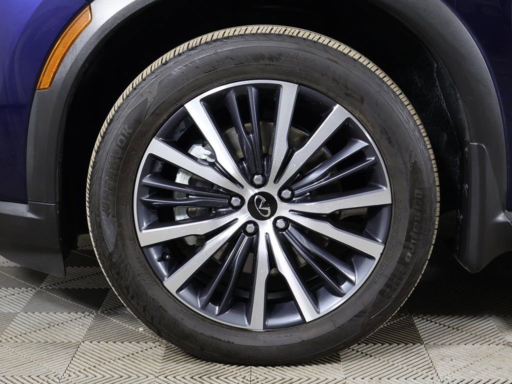 Used 2023 INFINITI QX60 Sensory w/ Cargo Package image 29