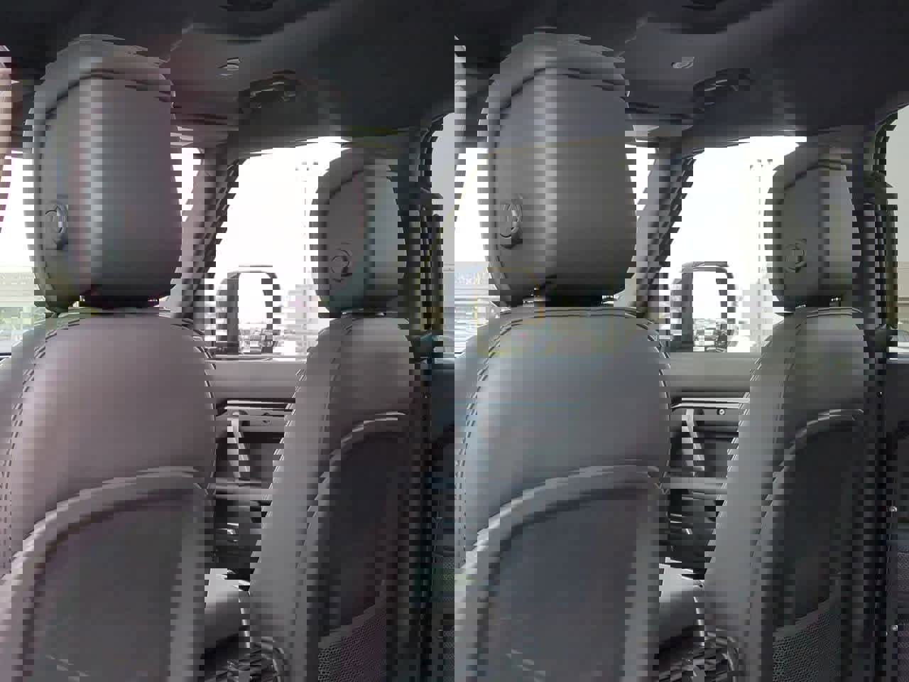 Certified 2023 Land Rover Defender 110 X-Dynamic SE image 18