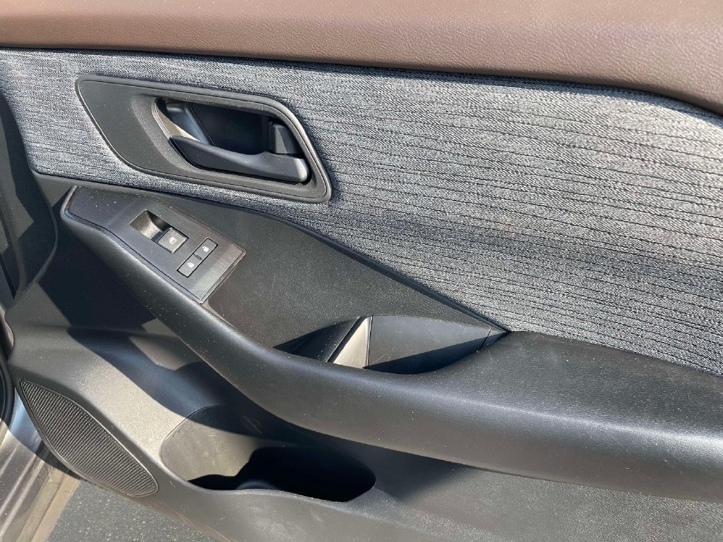 Used 2023 Nissan Rogue S FWD image 9