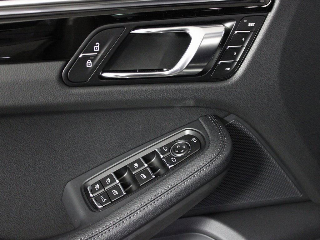 Used 2026 Porsche Macan image 16