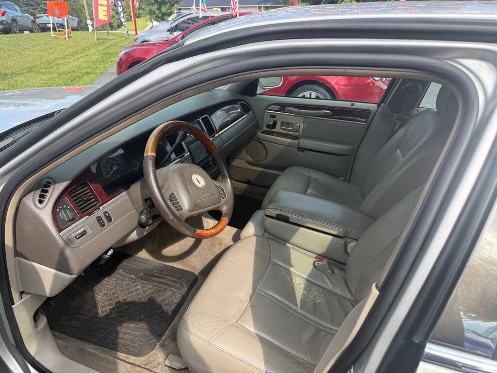 Used 2004 Lincoln Town Car Ultimate RWD image 7