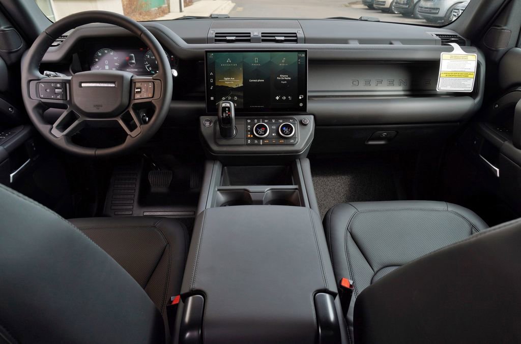 New 2026 Land Rover Defender 130 X-Dynamic SE image 10