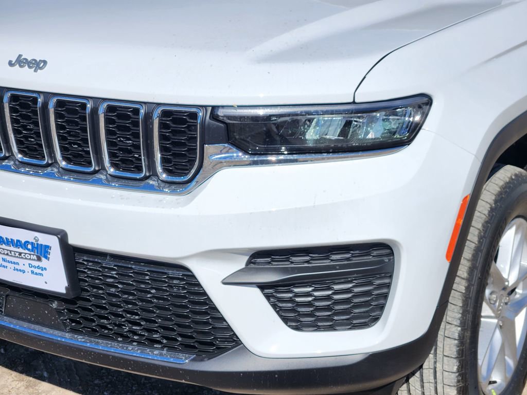 New 2026 Jeep Grand Cherokee Laredo RWD image 5