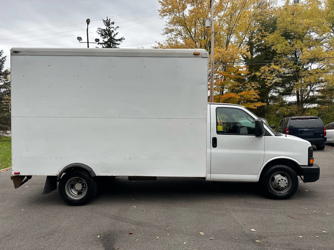 Used 2017 Chevrolet Express 3500 RWD image 8