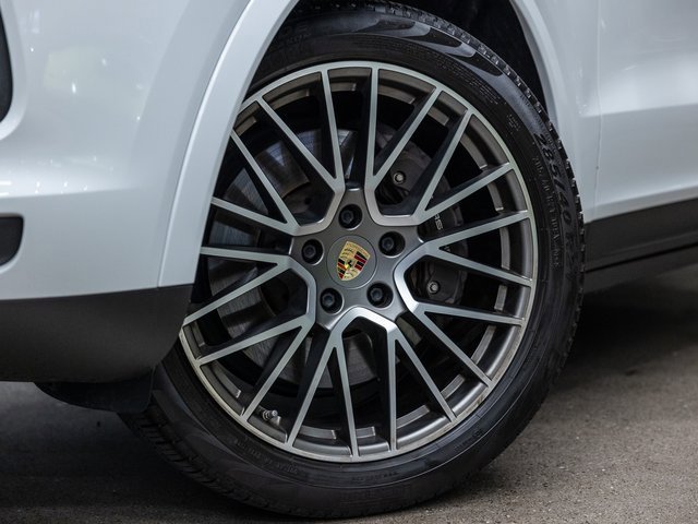 Certified 2023 Porsche Cayenne Platinum Edition w/ Premium Package Plus image 19