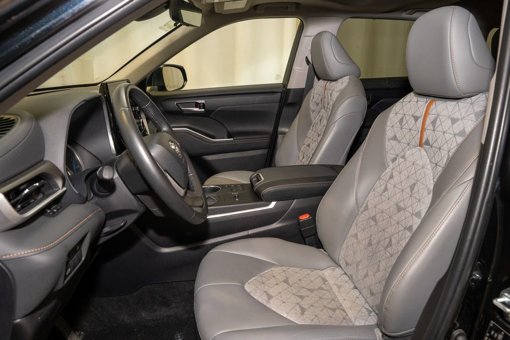Used 2023 Toyota Highlander Bronze Edition image 13