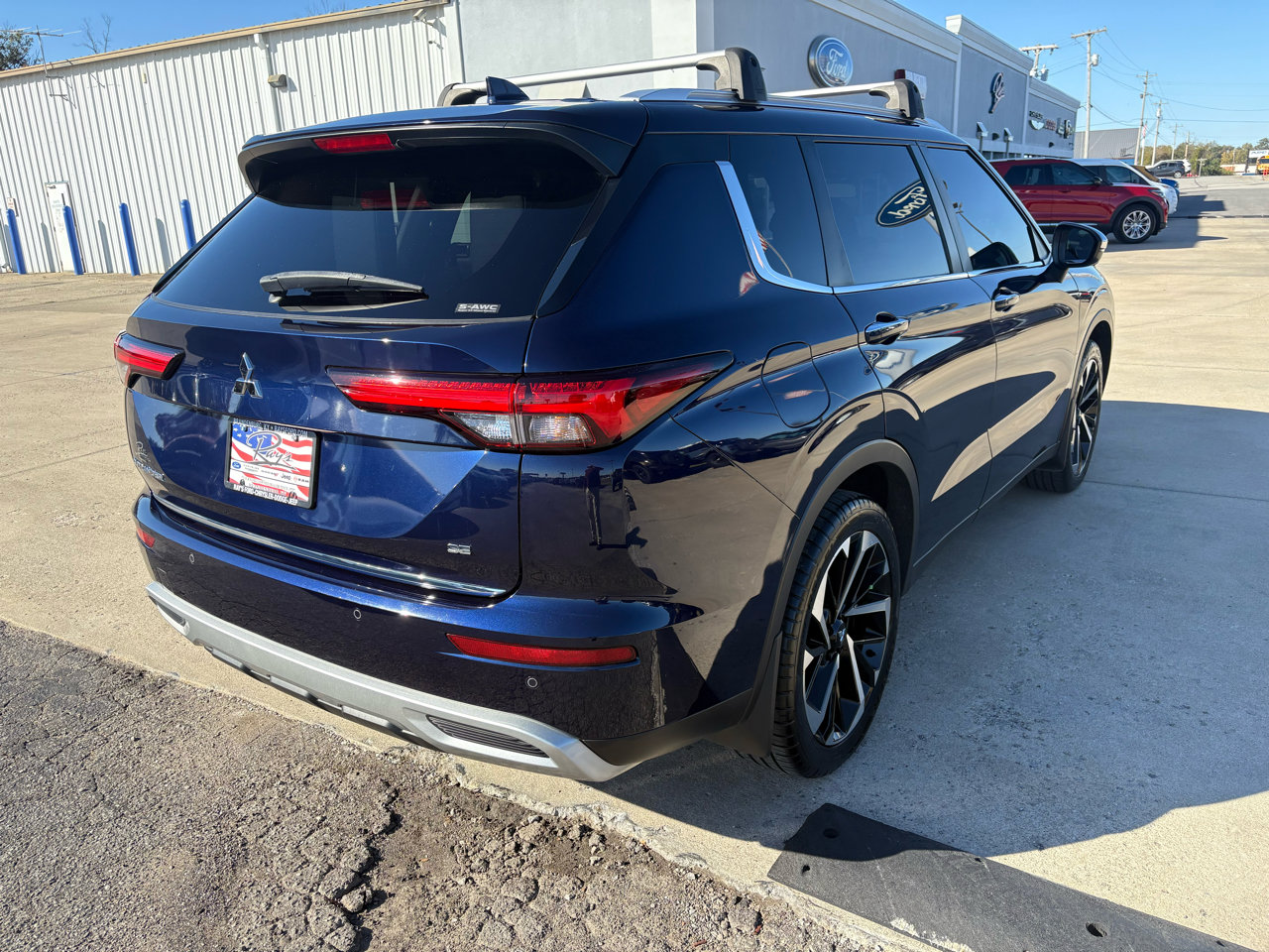 Used 2022 Mitsubishi Outlander SE image 3
