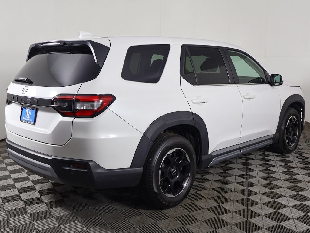 Used 2025 Honda Pilot EX-L image 10
