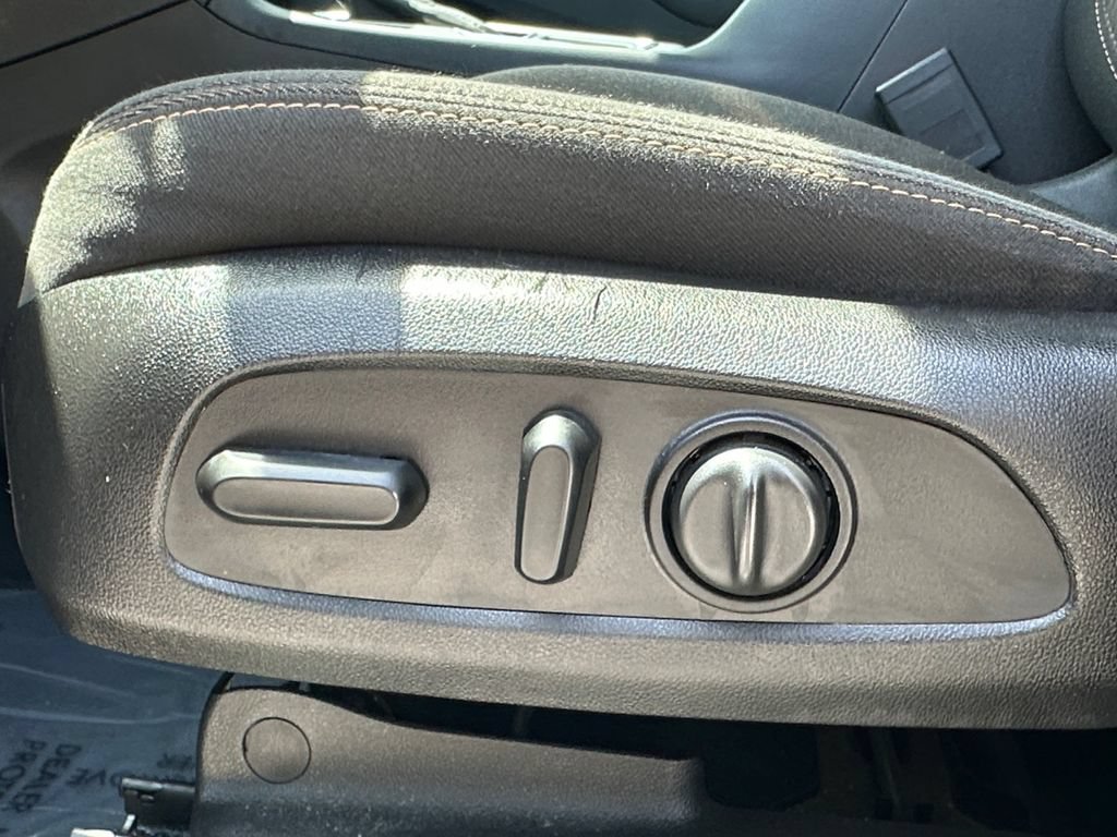 Used 2018 Chevrolet Equinox LT FWD image 17