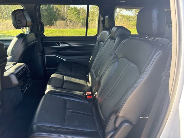 Used 2024 Jeep Wagoneer Series II w/ Flexible Seating Group image 13