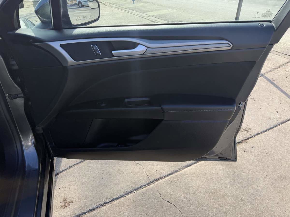 Used 2018 Ford Fusion SE w/ Fusion SE Technology Package image 23