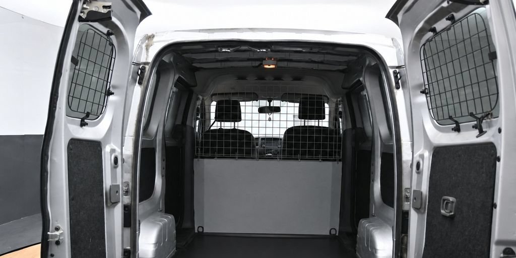 Used 2017 Chevrolet City Express LT w/ Technology Package FWD image 14