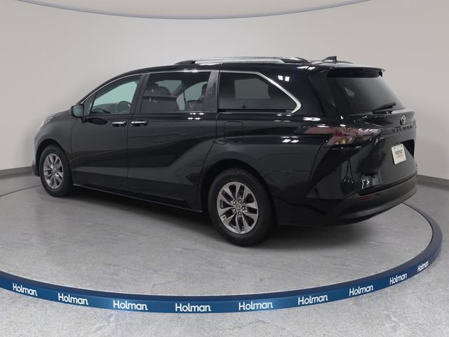 Certified 2024 Toyota Sienna XLE FWD image 8