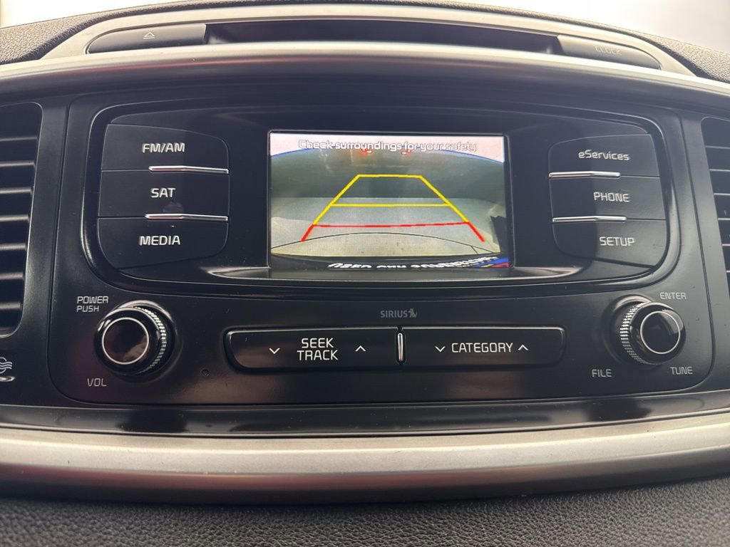 Used 2016 Kia Sorento LX w/ LX Convenience Package image 17