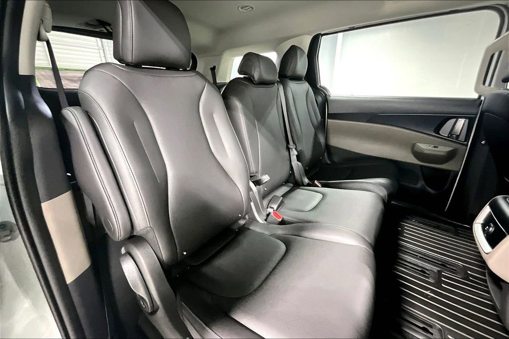 New 2026 Kia Carnival LXS FWD image 9