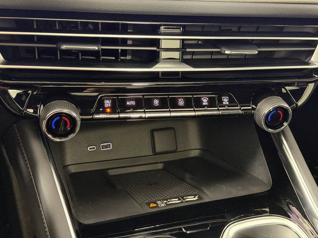 New 2027 Chevrolet Traverse LT w/ Sun and Wheel Package FWD image 16