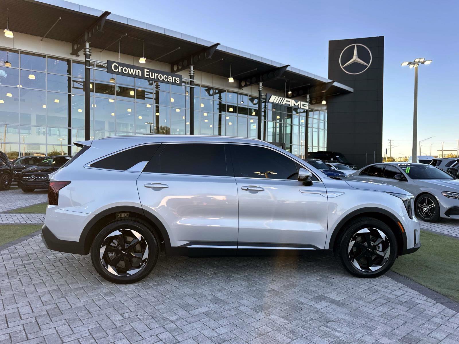 Used 2025 Kia Sorento EX image 3