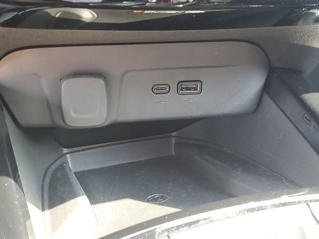 Certified 2024 Chevrolet Trax RS w/ Sunroof Package FWD image 18