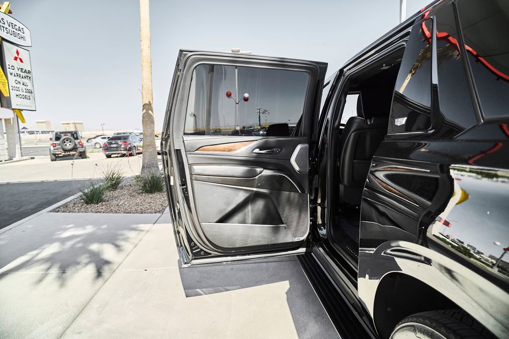 Used 2021 Cadillac Escalade ESV Sport Platinum w/ LPO, ONYX Package AWD/4WD image 14