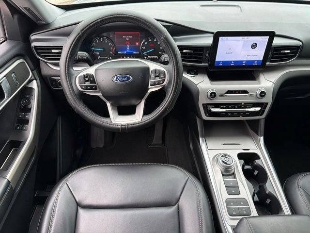 Used 2023 Ford Explorer XLT w/ Equipment Group 202A RWD image 18