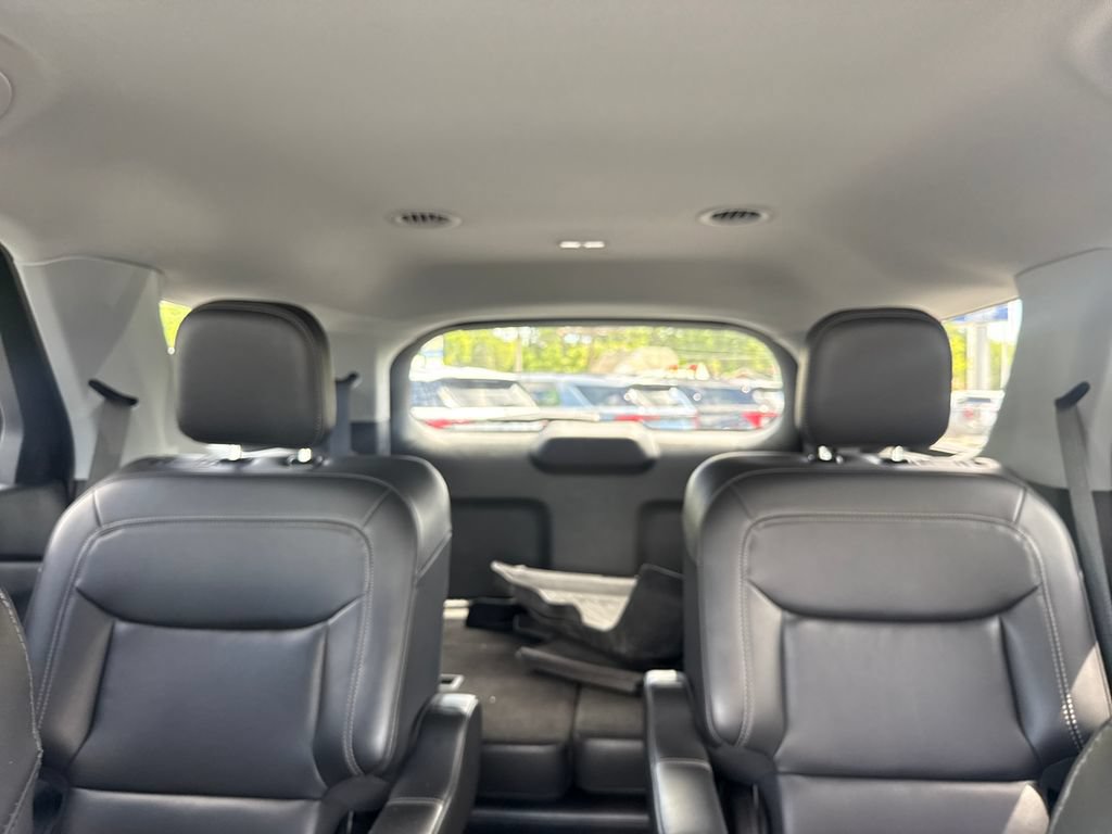 Used 2023 Ford Explorer XLT w/ Equipment Group 202A AWD/4WD image 39
