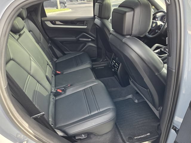 Used 2024 Porsche Cayenne Coupe AWD/4WD image 15