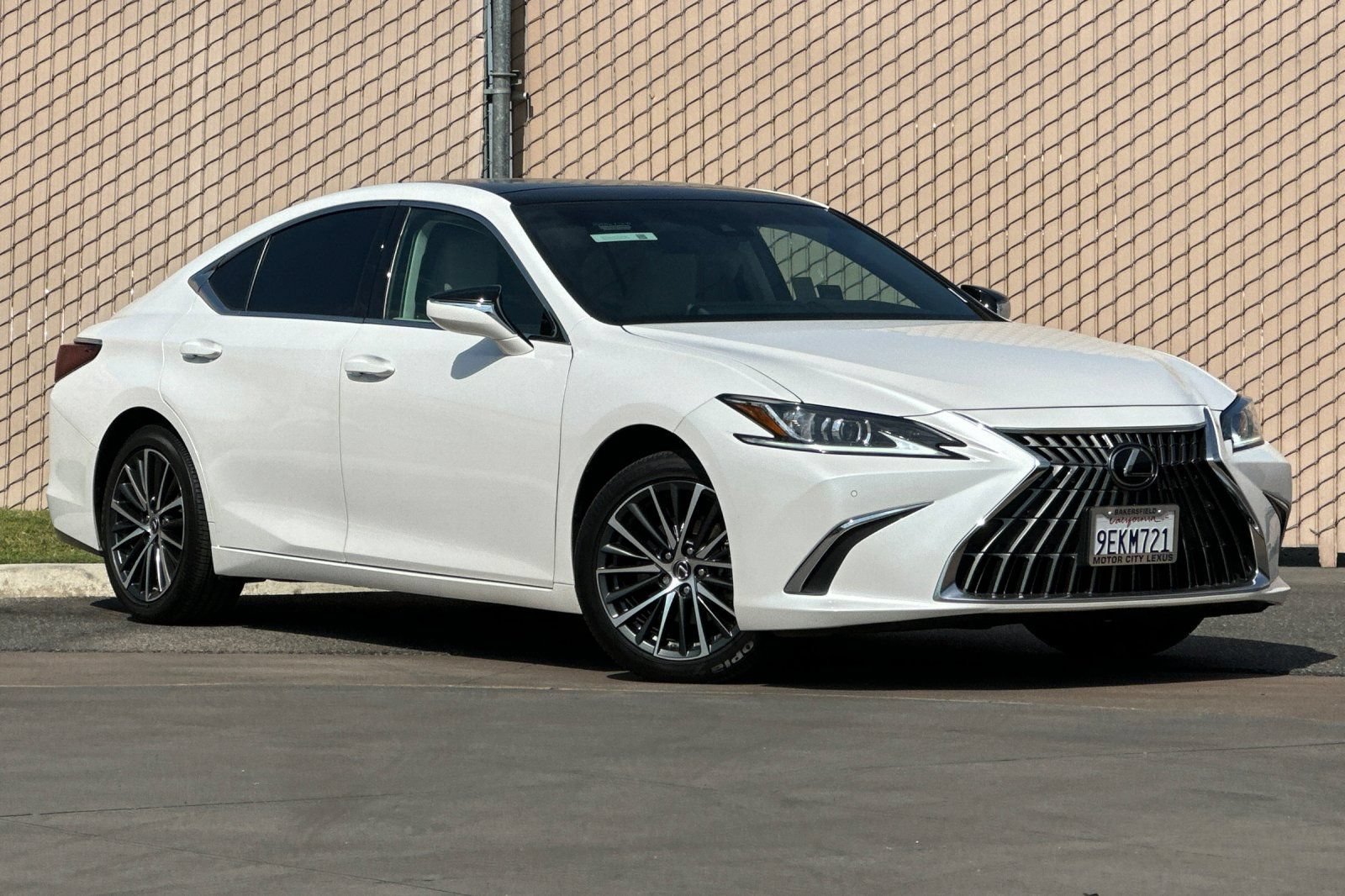 Certified 2023 Lexus ES 350 w/ Premium Package FWD image 2