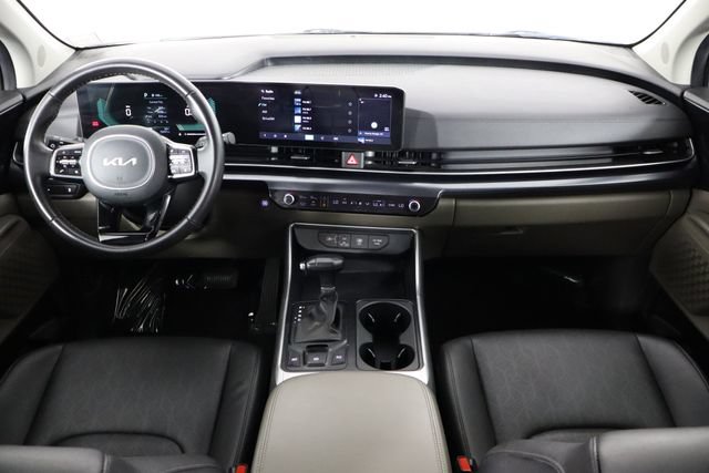 Used 2025 Kia Carnival FWD image 13