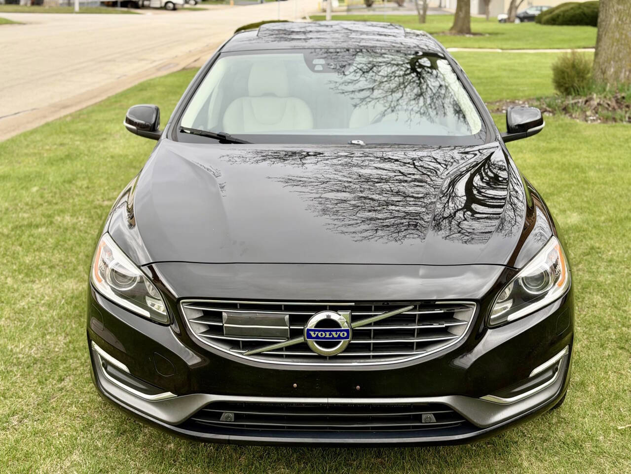Used 2017 Volvo S60 T5 Inscription Platinum w/ Climate Package image 1
