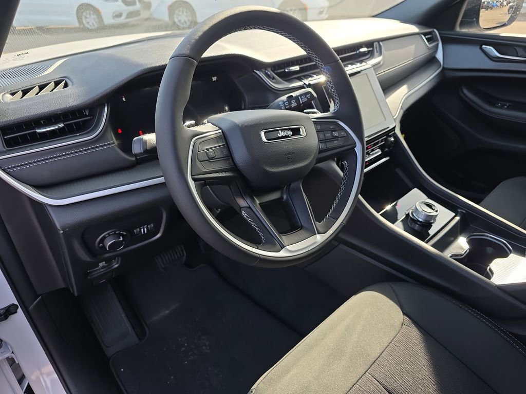 New 2026 Jeep Grand Cherokee Laredo X image 17