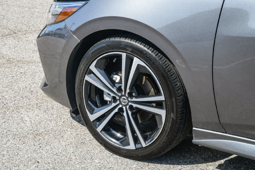 Used 2022 Nissan Sentra SR w/ Lighting Package FWD image 11