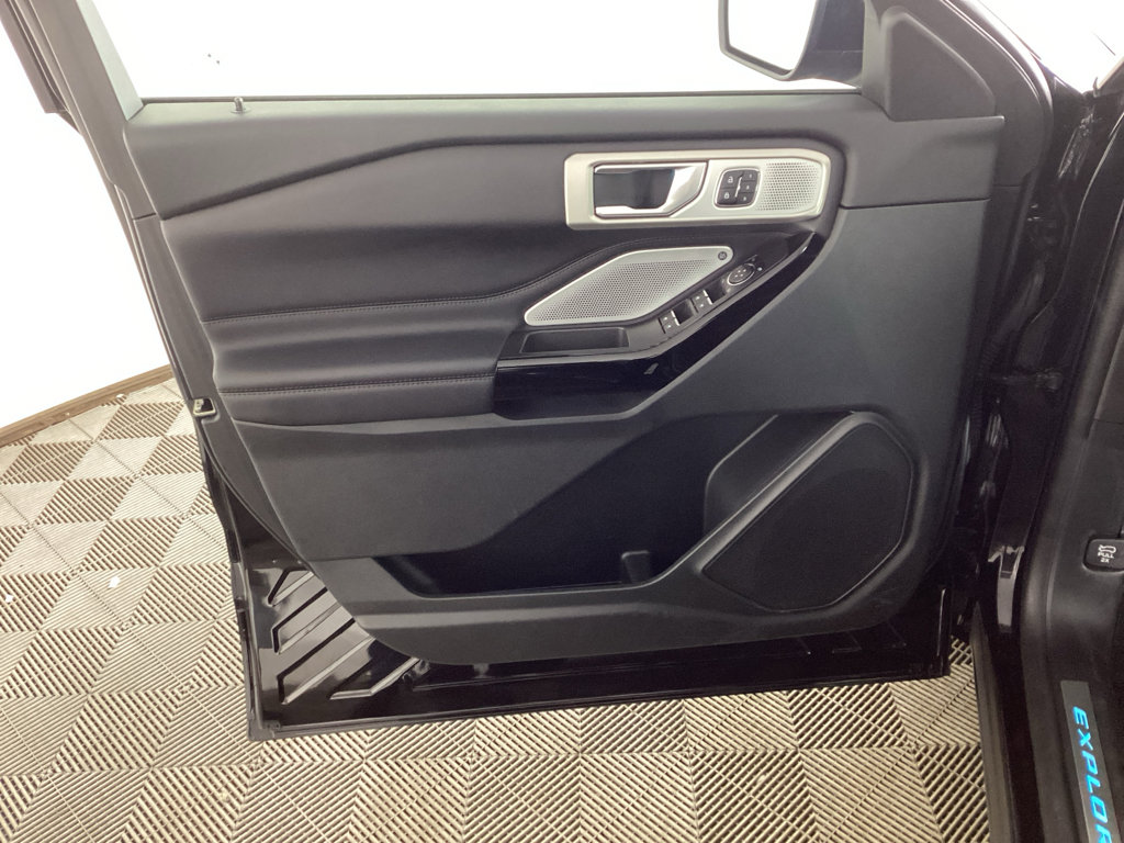 Used 2023 Ford Explorer Platinum w/ Technology Package image 31