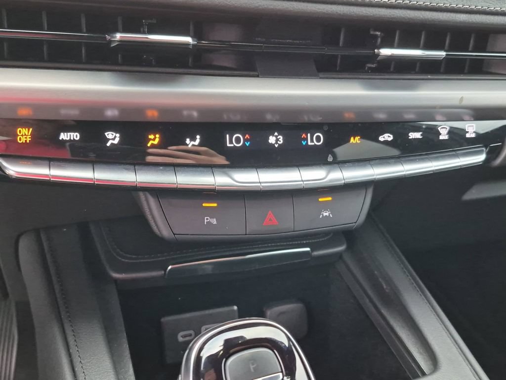 Used 2025 Cadillac XT4 Premium Luxury FWD image 19