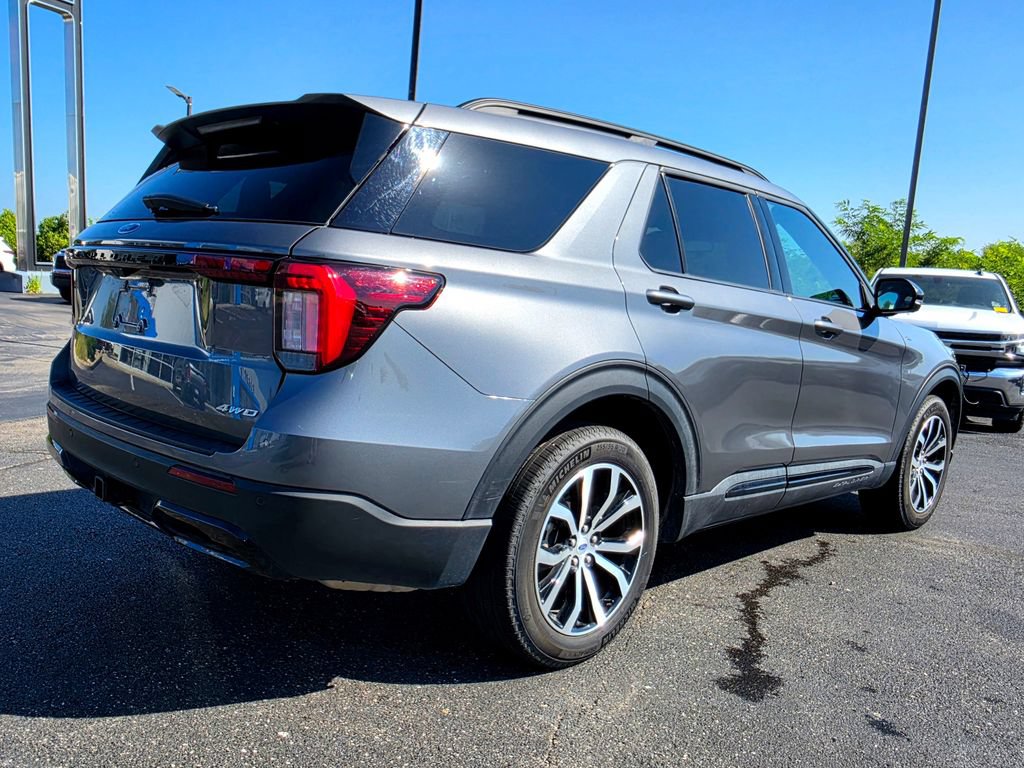 Used 2025 Ford Explorer ST-Line AWD/4WD image 13