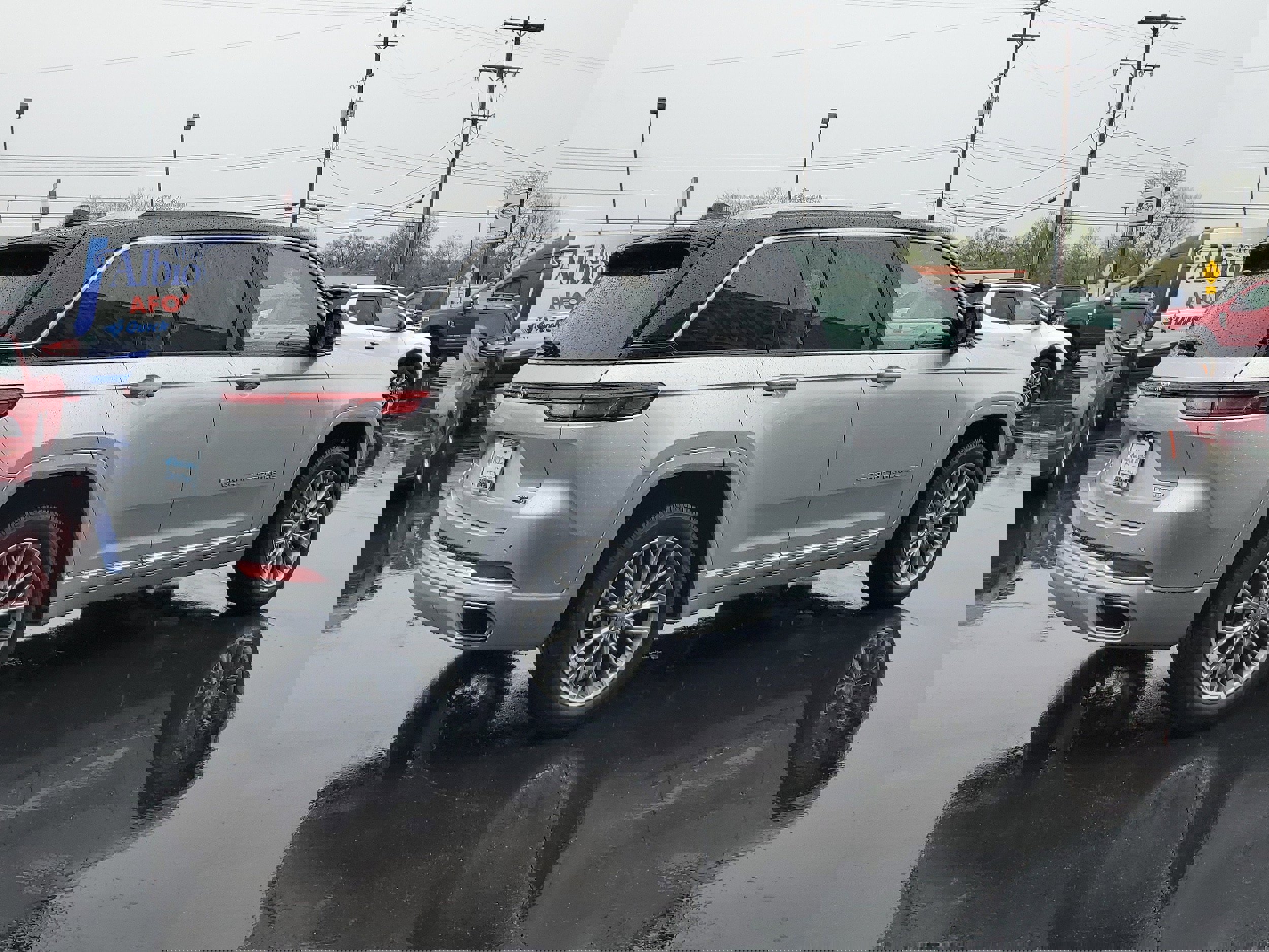 Used 2022 Jeep Grand Cherokee Summit w/ Luxury Tech Group V image 4