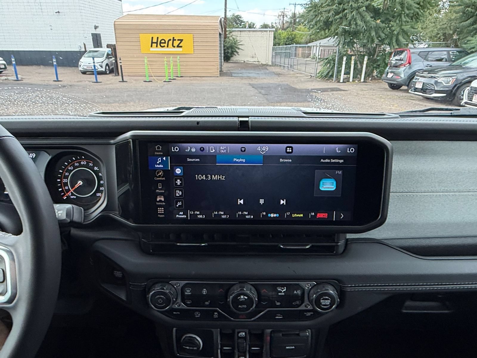 Used 2025 Jeep Wrangler Unlimited Sahara AWD/4WD image 20