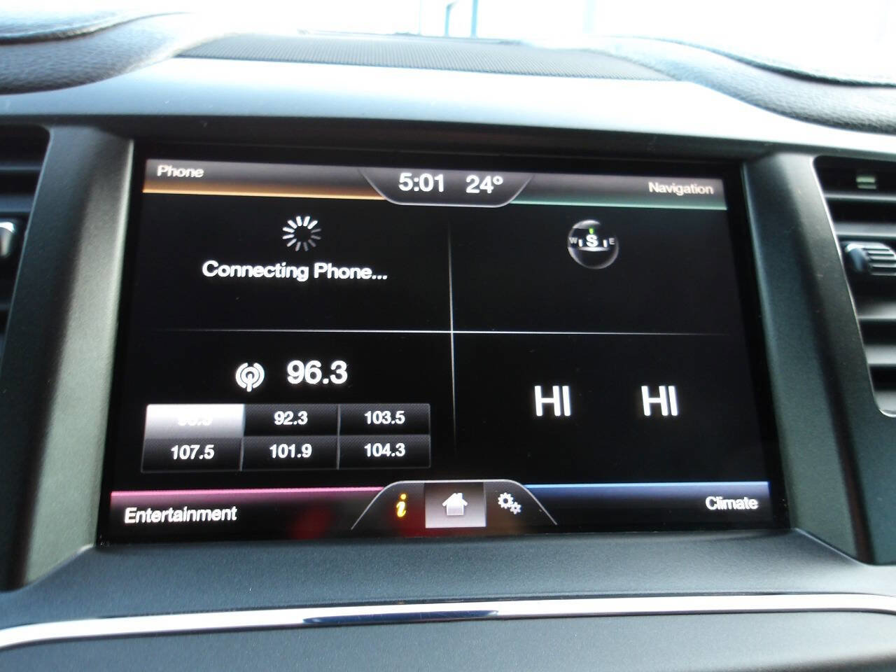 Used 2014 Lincoln MKS image 14