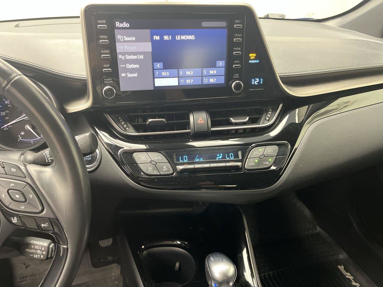Used 2019 Toyota C-HR XLE FWD image 15