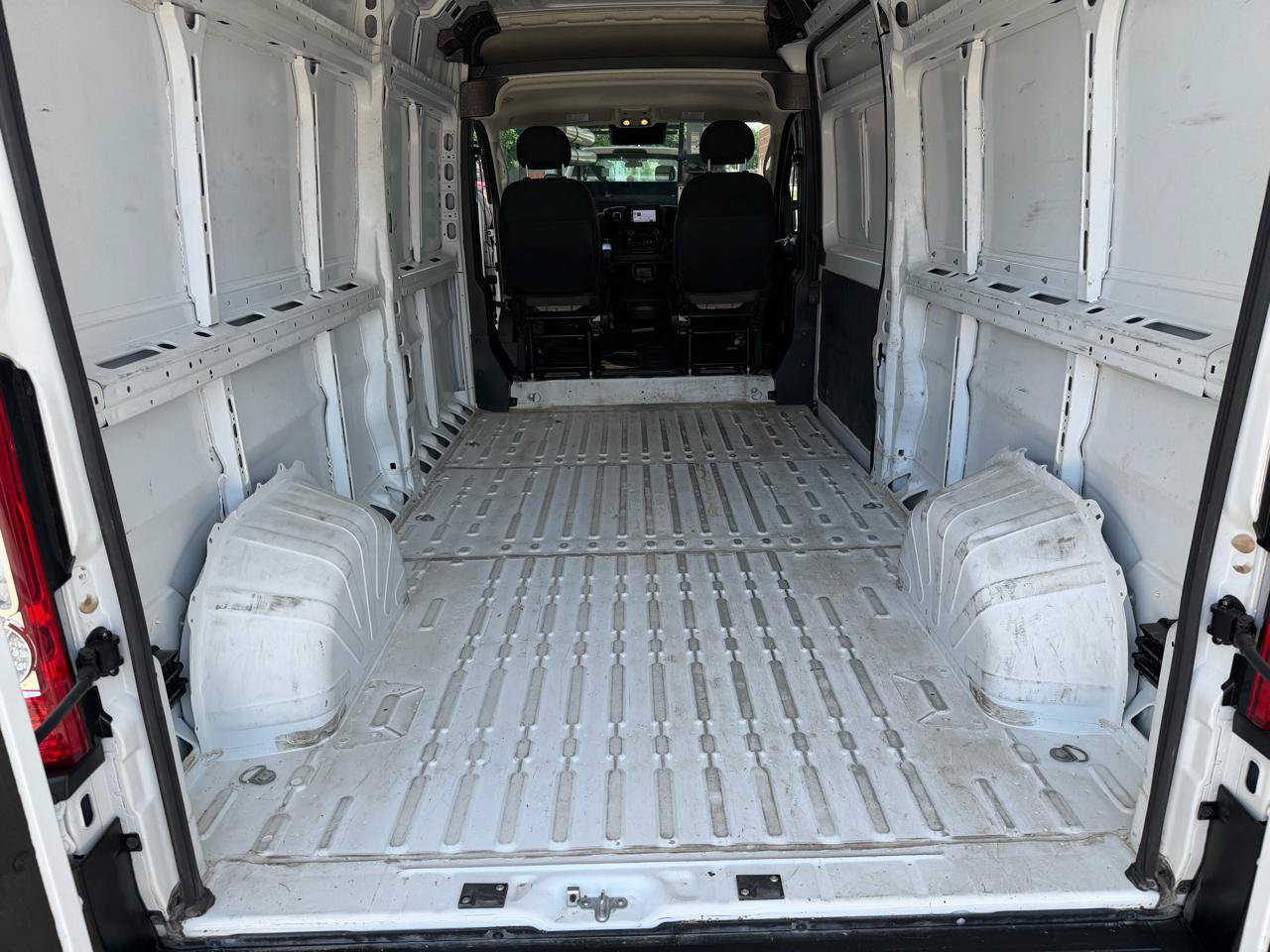 Used 2025 RAM ProMaster 2500 w/ Convenience Group FWD image 21